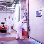 Employ&eacute;s dans un abattoir