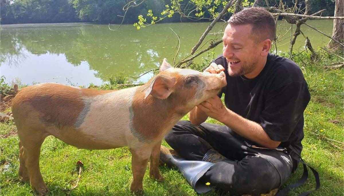 Jeremstar avec Futuna à La Cour des Aulnays (photo libre de droits)