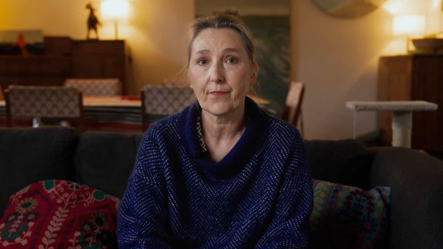 L'écrivaine Marie Darrieussecq présente l'enquête de L214 sur l'étourdissement au gaz CO2 des cochons dans un abattoir Cooperl fournissant Carrefour.